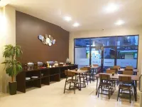Cinnamon's Hotel โรงแรมในโวโนโซโบ