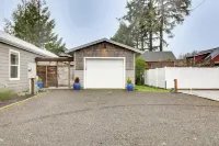 Sweet Seaview Home Near Beach and Trailhead! Hotels in Seaview