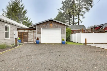 Sweet Seaview Home Near Beach and Trailhead! Отели в г. Seaview