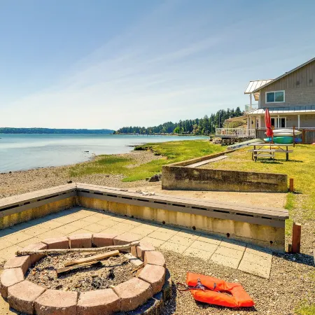 Waterfront Hood Canal Cottage Steps to the Beach!