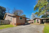 Rusk Retreat w/ Fire Pit, Grill & Countryside View - 2-Star