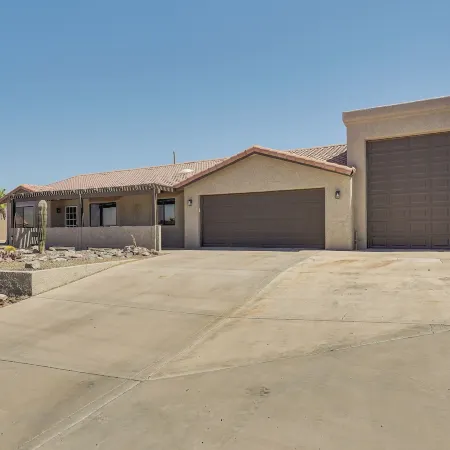 4 Mi to Lake Havasu State Park: Home w/ Mtn Views!