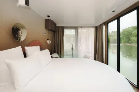 L'Escale Royale Poissy Ile de Migneaux Отели в г. Оржваль