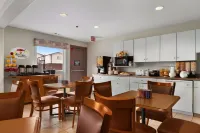 Super 8 by Wyndham Yellowknife Hotels in Yellowknife
