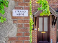 Strand Mews