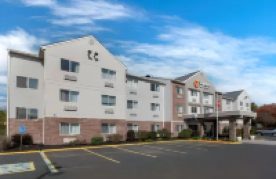 曾斯維爾市中心的舒適套房酒店