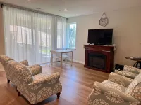 Beautiful lakeside retreat,close to SeaTac Airport,pet friendly,EV charging,WiFi