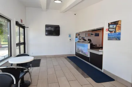 Motel 6 Hamburg, NY Отели в г. Бласделл