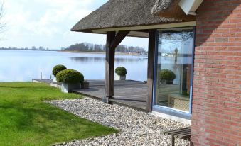 Stylish Thatched Villa with 2 Bathrooms Near Giethoorn