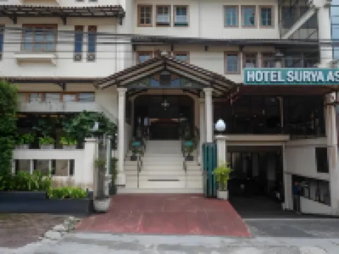 Surya Asia Hotel โรงแรมในโวโนโซโบ