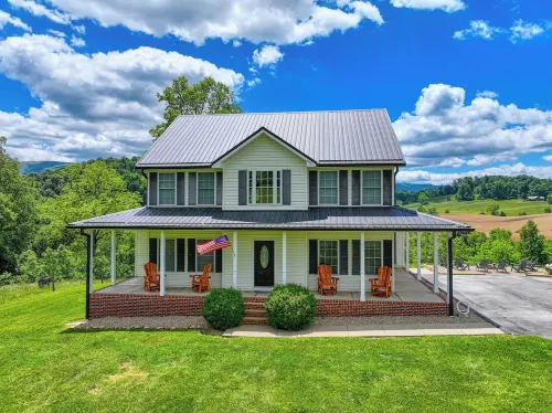 Riverfront home on South Holston River Perfect for Fishing, Hiking, Relaxing