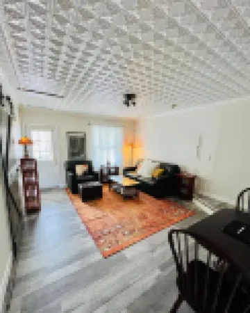 Cozy loft apartment in Stockade district walk to restaurants & bars AC & WiFi