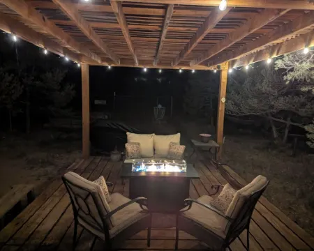 Inviting & Spacious! Unique Indoor and Outdoor Vibe! 韋爾法諾縣酒店