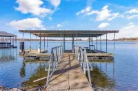 1 Bedroom Pet Friendly Guest House at Sunset Family Lake House with dock access Hotels in Creal Springs