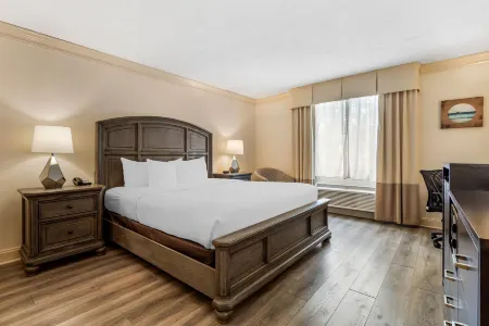 Clarion Hotel & Conference Center Отели рядом с достопримечательностью «JCPenney»