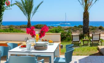Protaras Seafront Villa Violetta