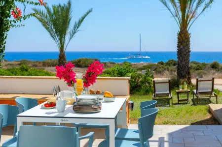 Protaras Seafront Villa Violetta