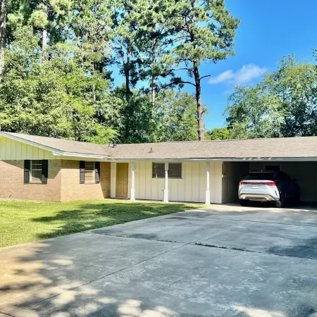 Sweet Family Home, spacious area with all new material inside the house