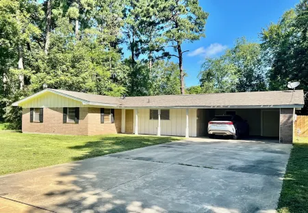 Sweet Family Home, spacious area with all new material inside the house