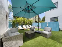 Spacious Villa with Pool and Game Room - Charming Miami Retreat