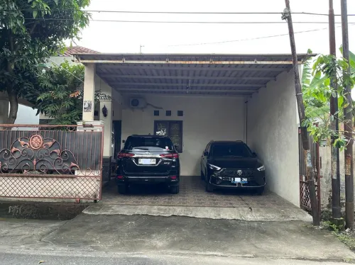 Guest House Griya Mundu Hotels in Laweyan