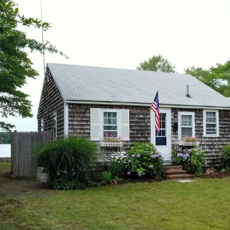 Cape Code Waterfront Cottage