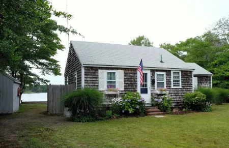 Cape Code Waterfront Cottage Отели рядом с достопримечательностью «Парк Си Вью»