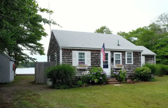 Cape Code Waterfront Cottage