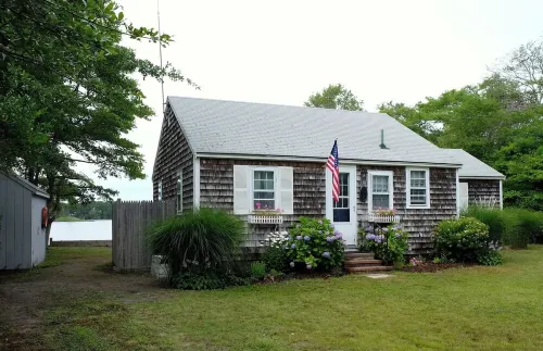 Cape Code Waterfront Cottage