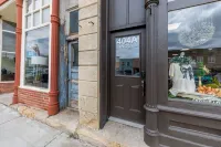 Saddle Shop Loft on Lincoln - Apartments