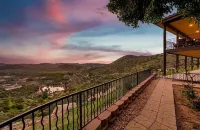 Retreat with stunning views: breathtaking, peaceful and soul healing