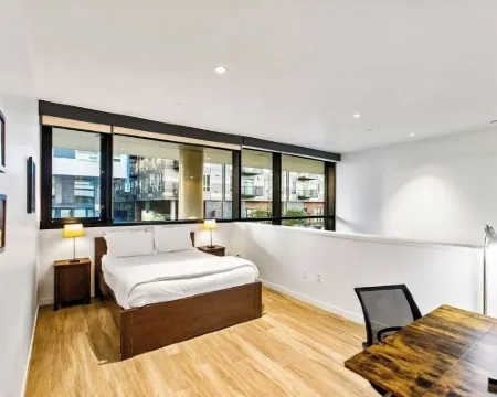 Open Loft in Redmond Core - 92 Walkscore! Hotels in Redmond