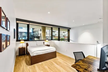 Open Loft in Redmond Core - 92 Walkscore! Отели рядом с достопримечательностью «JG Redmond II»