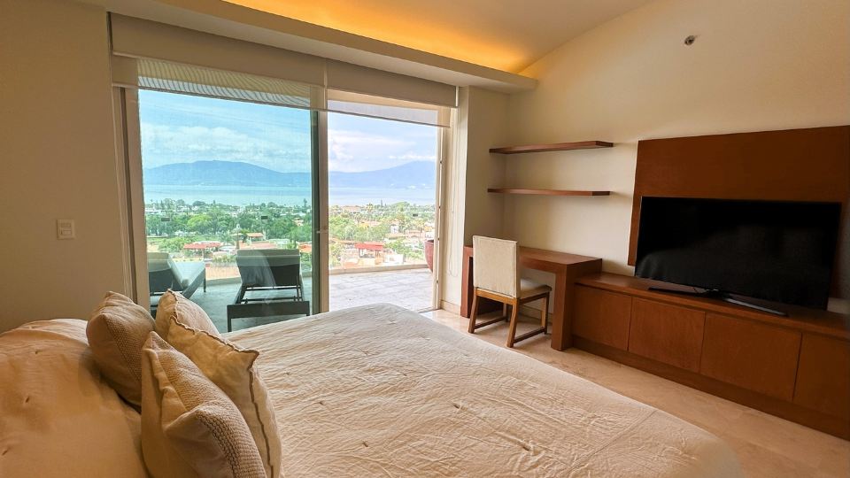 ANANA El Dorado 305 | Pool & Lake Views