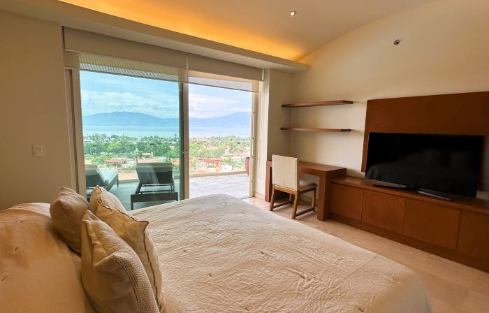 ANANA El Dorado 305 | Pool & Lake Views