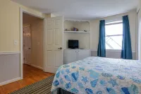 Large Open Concept 1BR/1Bath w Full Kitchen
