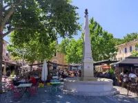 Lou Paradou, large village house, close to beaches Hotels in Le Pradet