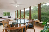 Relaxing Riverfront Taos Staycation, Pet Friendly!