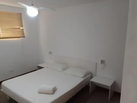 Oceanfront Living: Beachfront Apartment in Mindelo, Cape Verde Отели в г. Минделу