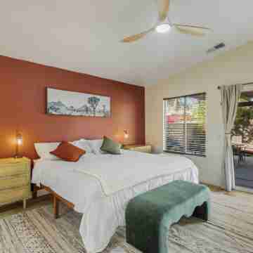 Desert Dreams - Charming 2-bedroom house with a salt water pool Rooms