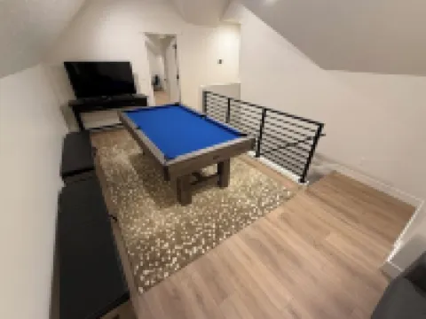 Luxury 5Br Adventure Hub! Pineview, Hiking, Golfing, Biking. Sleeps 12. 4.5 Bath
