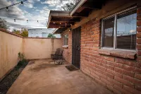 Chula Vista Cottage - Fully stocked, clean and central 1 bed, 1 bath in Tucson