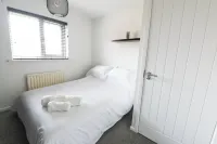 Modern Home in Barnsley Hotels near The Cooper Gallery