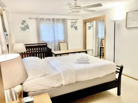 Beautiful 3bd 2ba apartment Отели рядом с достопримечательностью «Южный Киркленд Парк энд Райд»