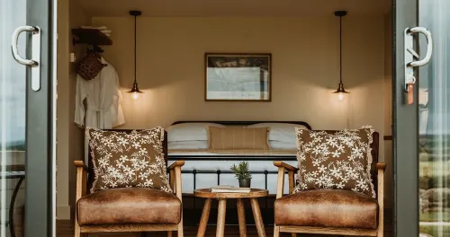 Cosy countryside Chalet with log burner and hot tub.