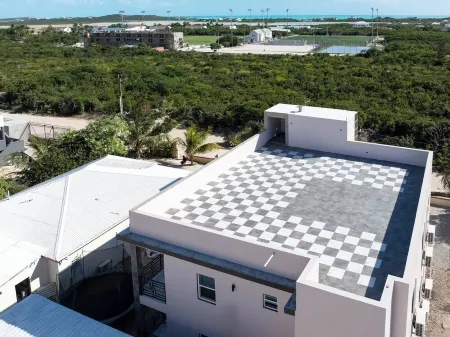 Newly Built SJ Residences 104–Modern 1-Bd in Venetian, Just Minutes to the Beach Отели в г. Венешиан Роуд Сетлемент