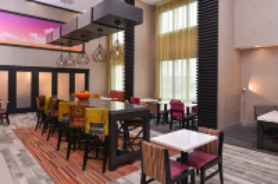 埃姆斯歡朋套房酒店