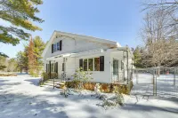 Rustic Paradise: Spacious Wisconsin Family Home - 2-Star