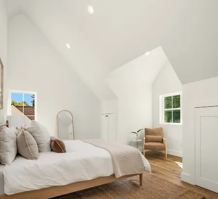 Charming 2-bedroom Modern Cottage in peaceful Fall City with AC and Views