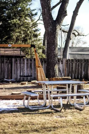 Navi- HUGE yard- MEGA playset- CUTE RV Отели в г. Уилмар